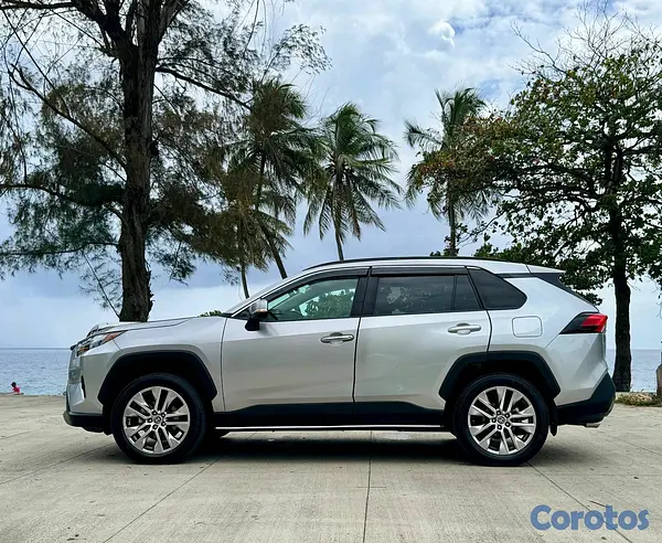 jeepetas y camionetas - Toyota rav4 limited 2024 11