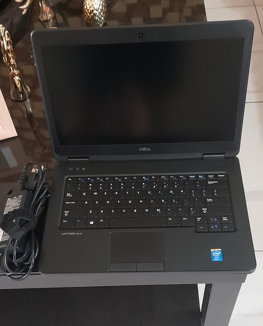 computadoras y laptops - Laptop Dell E5440 Core i5 8GB Ram 500GB Windows 10-pro
