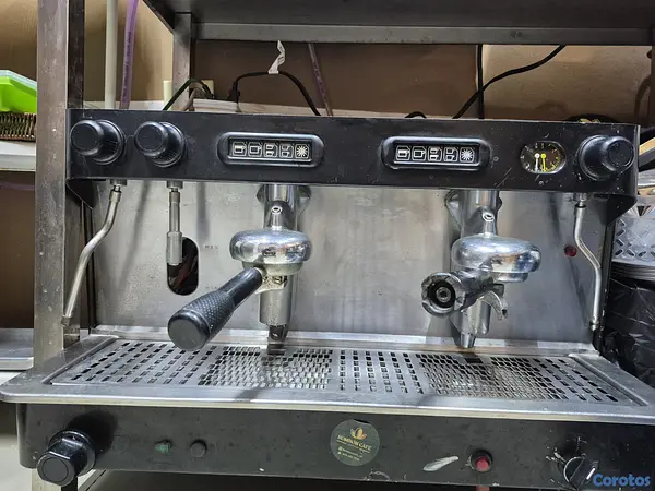 equipos profesionales - Máquina de café industrial  6