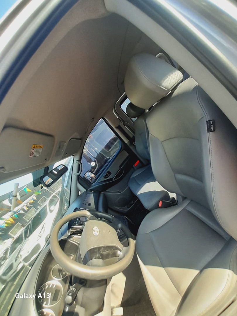 jeepetas y camionetas - HYUNDAI STAREX 2017 GRIS 2