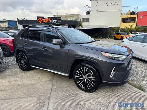 jeepetas y camionetas - Toyota Rav4 XLE 2022 3