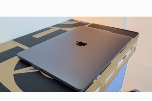 computadoras y laptops - Mac book Pro Retina intel Core i7 Mem 16gb ddr4 Disco SSD 512GB AÑO 2018 2