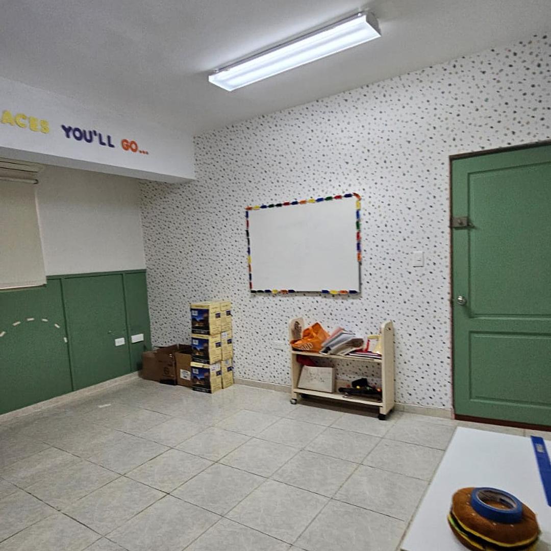 oficinas y locales comerciales - Local con baño y aire acondicionado en Naco 1er nivel 23 mts