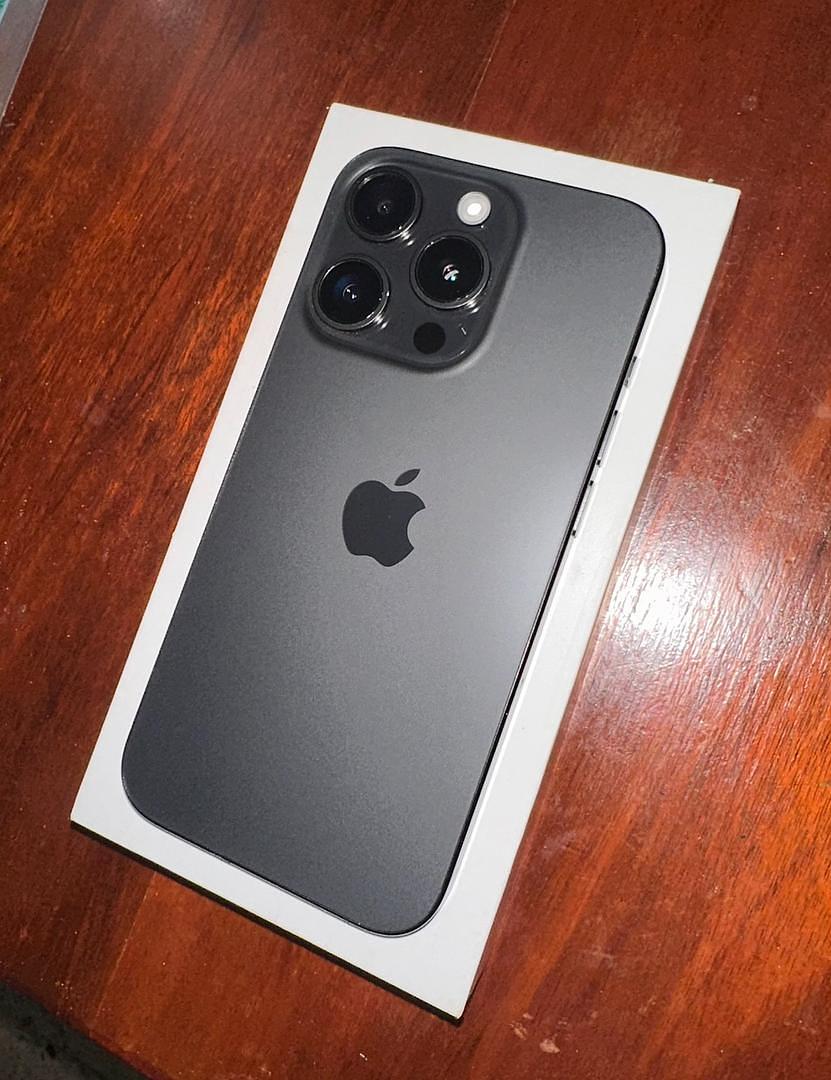 celulares y tabletas - IPhone 15 Pro 128G de Claro 3