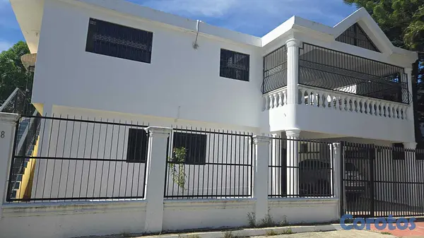 casas - Casa de dos niveles en el Embrujo I 1