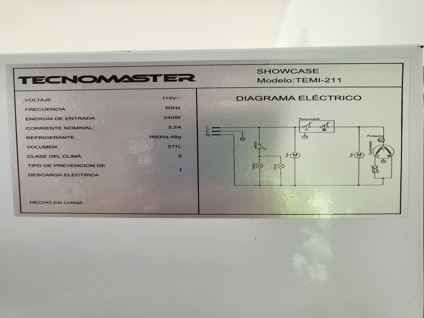 electrodomesticos - Vitrina refrigerada TECNOMASTER 211 LITROS casi nueva 