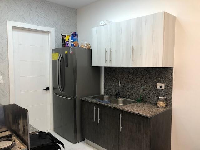 apartamentos - Apartamento en venta #23-1462 de oportunidad, piso alto, amueblado, una hab. 1