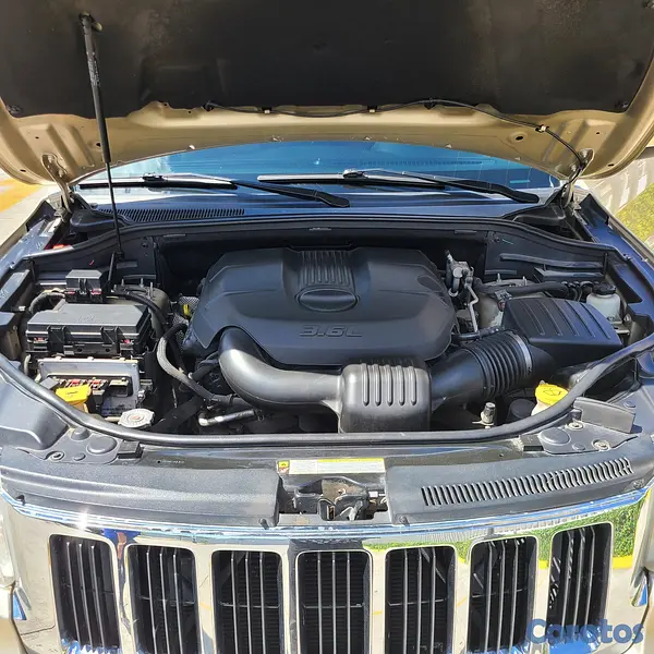 jeepetas y camionetas - Jeep Grand Cherokee excellente estado con solo 90  13