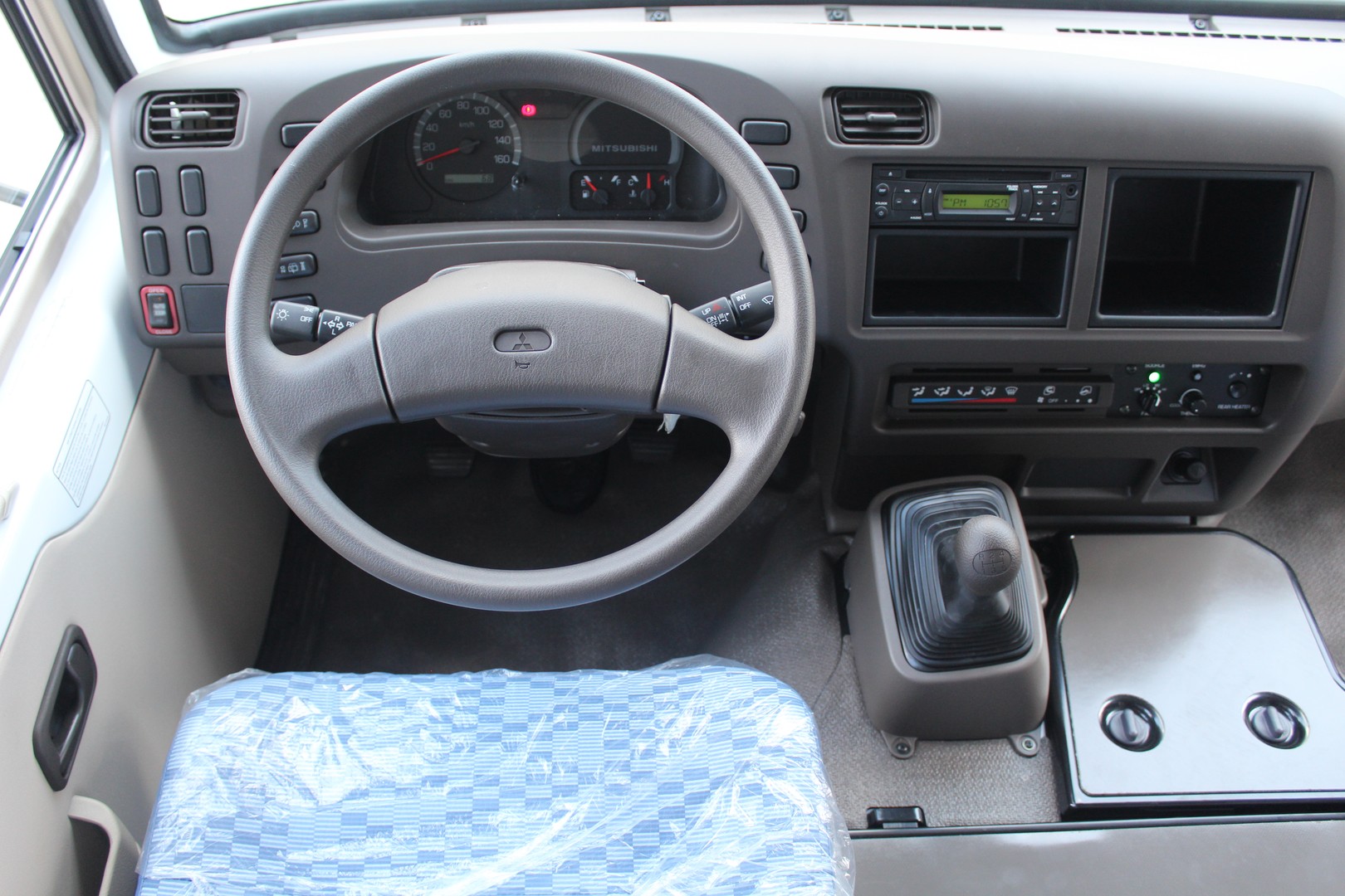 camiones y vehiculos pesados - Mitsubishi Rosa 2026 6
