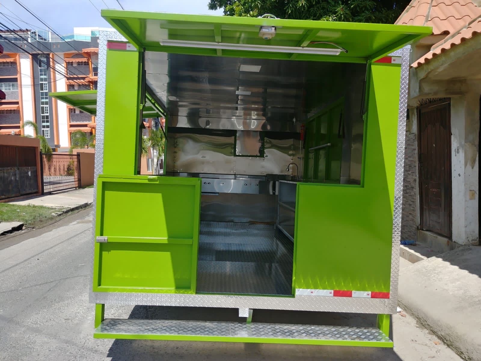 servicios profesionales - Preparación de estructura Food Truck.
¡Damos forma a tu idea sobre ruedas! 1