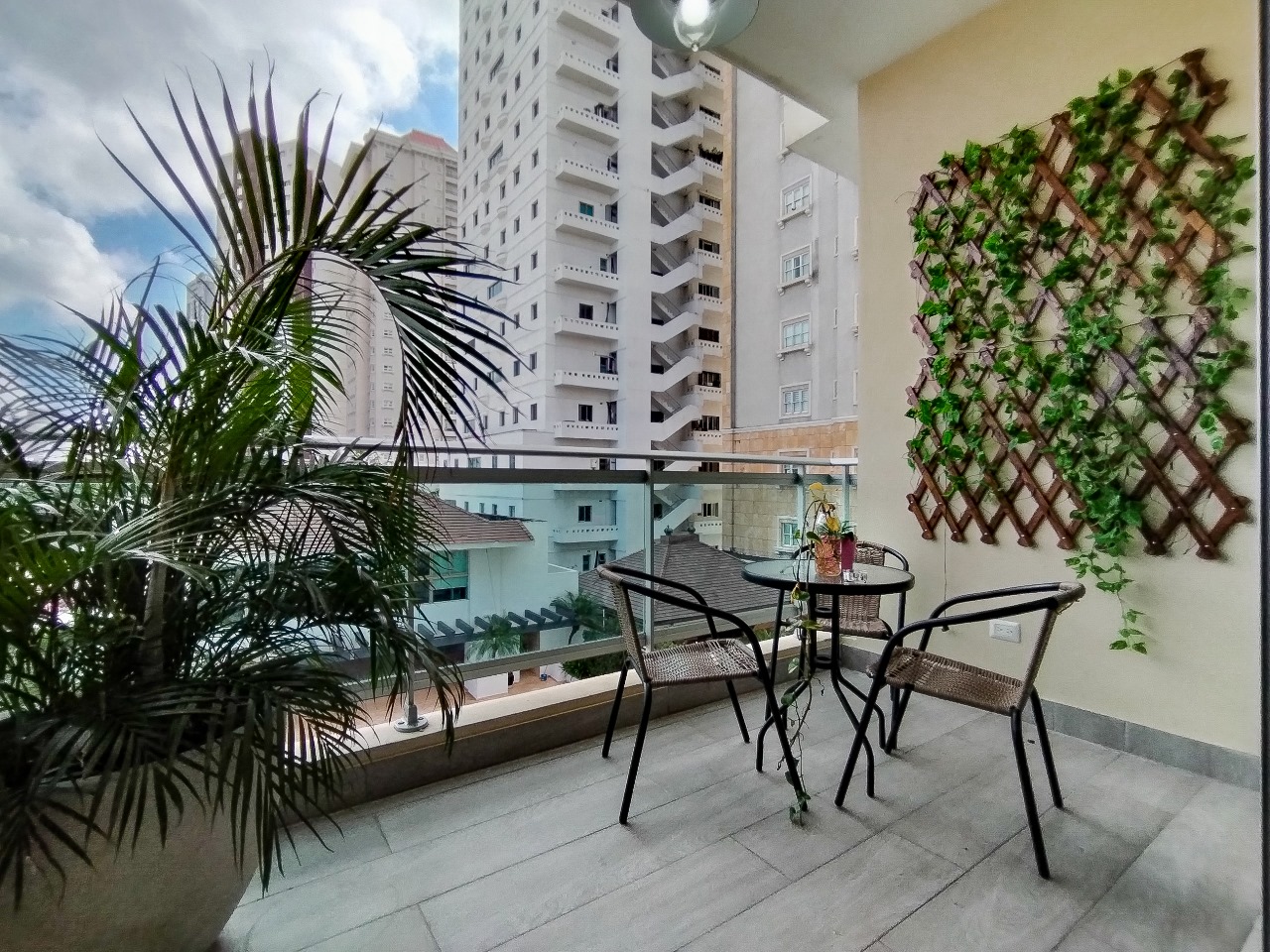 apartamentos - VENDO APARTAMENTO CONBALCON DESPEJADO EN CACICAZGO 0