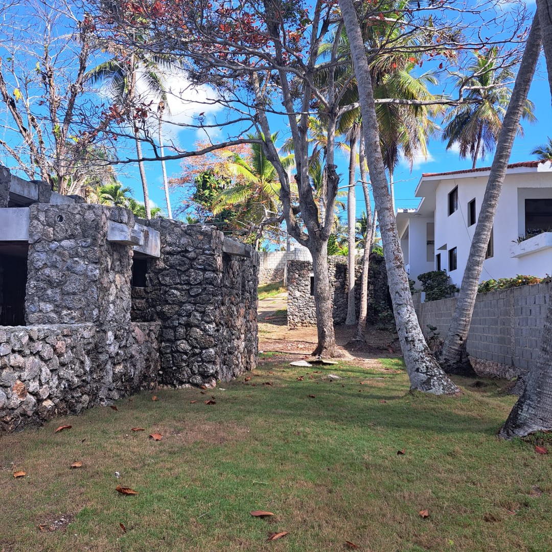 solares y terrenos - Vendo Terreno Boca Chica Zona Exclusiva Frente Al Mar
con Casa de 300 metros 
 7