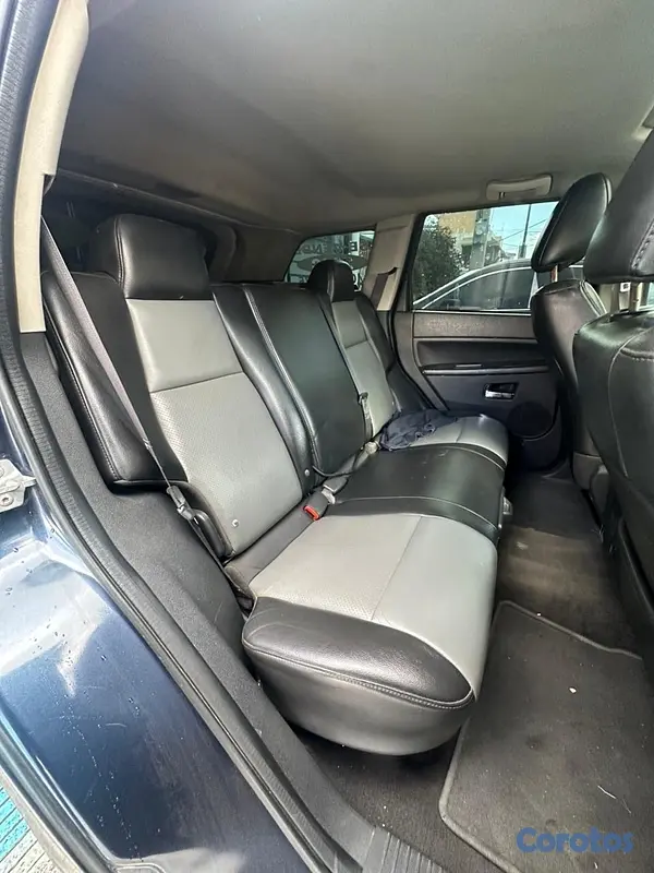 jeepetas y camionetas - Jeep Grand Cherokee Laredo 4x4 2010 6