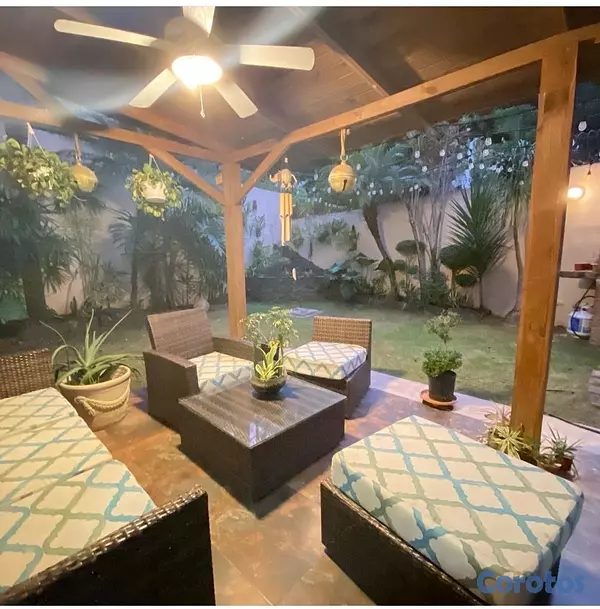 casas - vendo casa los Ríos de dos muebles 5 habitaciones 4 de ellas con baño 3 parqueos 2