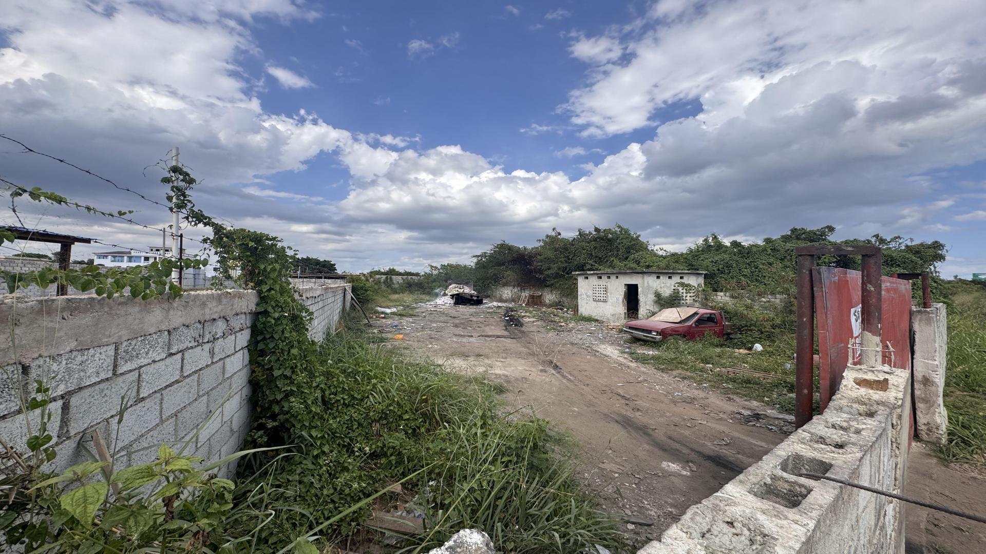 solares y terrenos - Terreno En venta, en Bocachica, para uso residencial y comercial 1