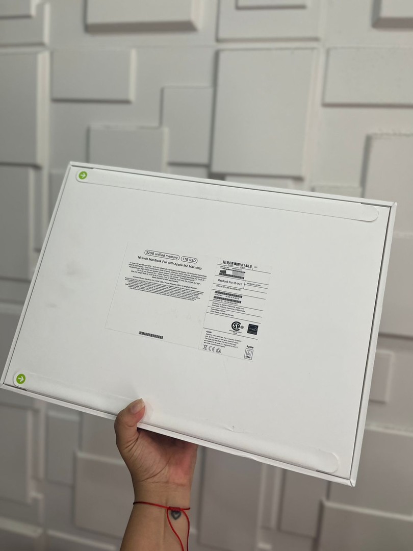 computadoras y laptops - MacBook Pro Chip M2 MAX / 16-inch / 1tb SSD - 32gb RAM  1
