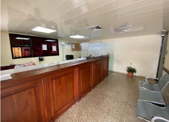 solares y terrenos - Terreno en venta Quizqueya #24-1965 con construcción comercial, oficinas. 4