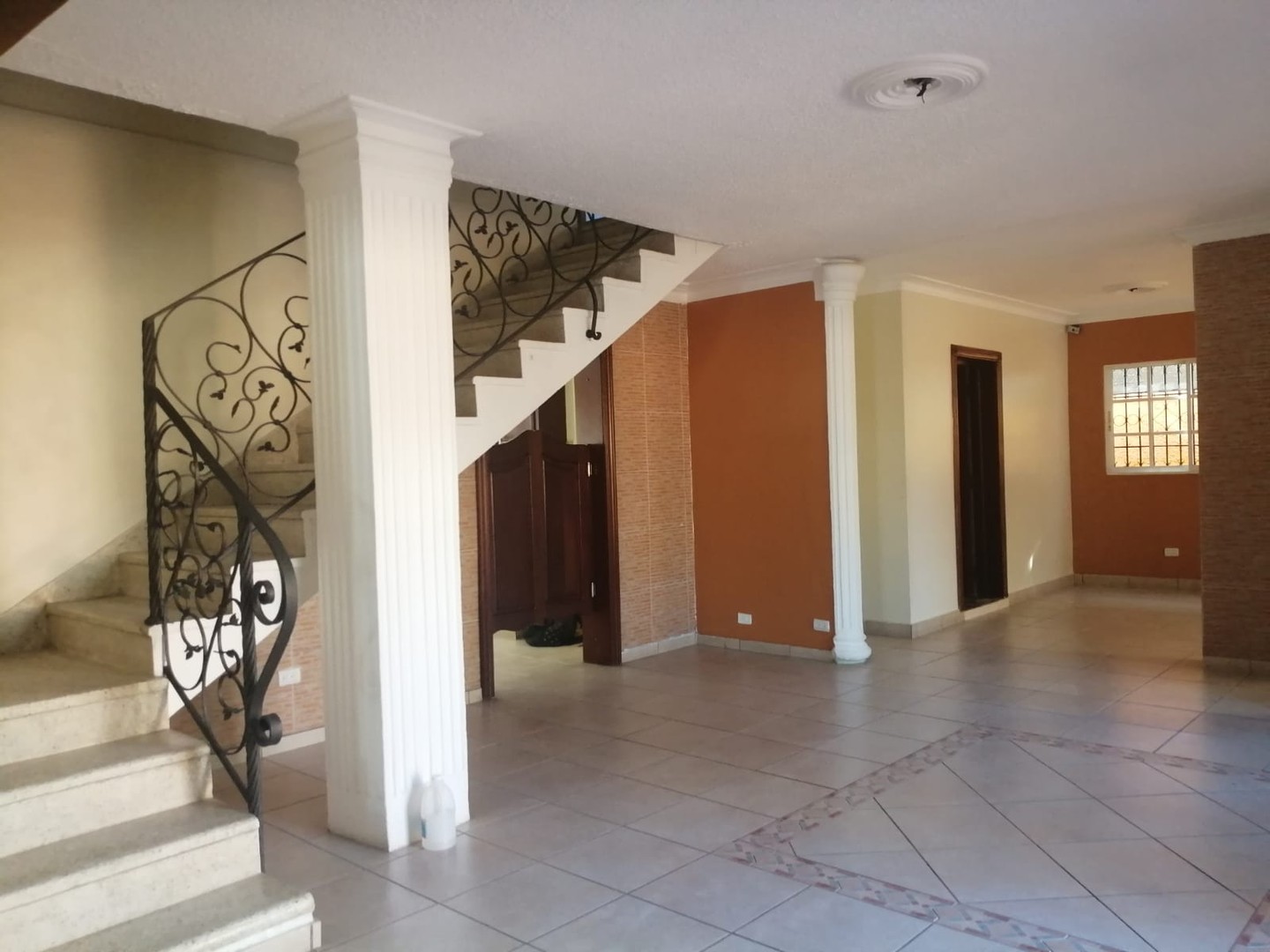 oficinas y locales comerciales - Alquilo Local 443 mts Los Prados
 0