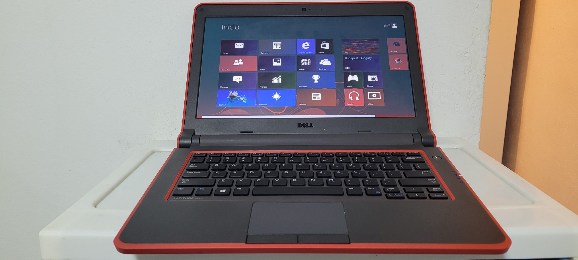 computadoras y laptops - Dell roja 14 Pulg Core i3 Ram 8gb Disco SSD Solido Wifi
