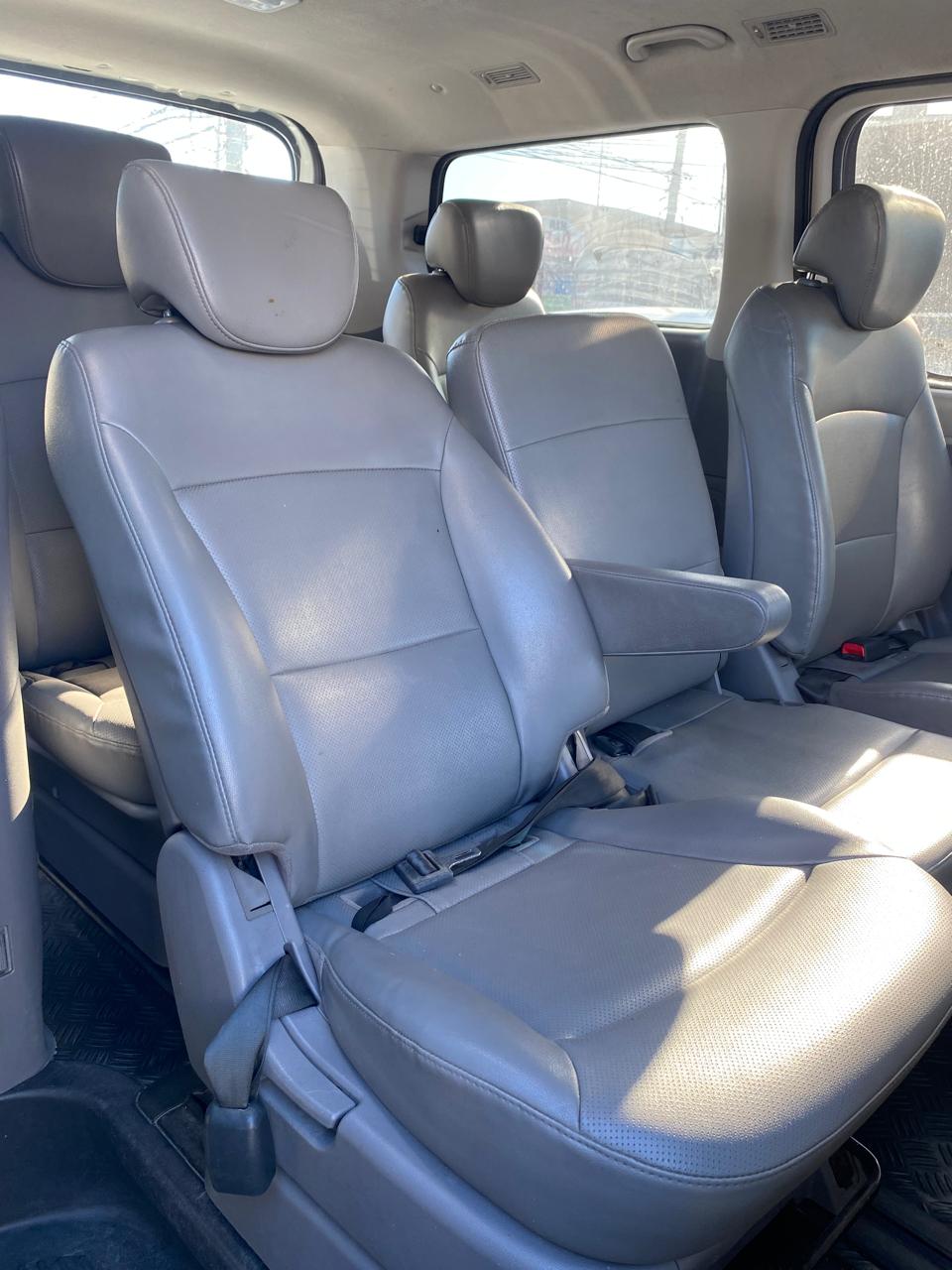 jeepetas y camionetas - HYUNDAI GRAND STAREX 2018 GRIS DESDE: RD$1,270,000 4