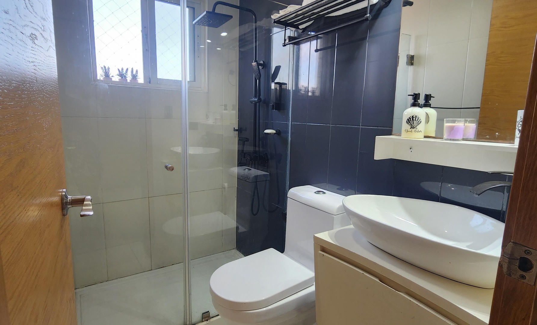 apartamentos - SE VENDE

Apartamento en 8vo piso con hermosa vista. En Av. Lope de Vega, Arroyo 2