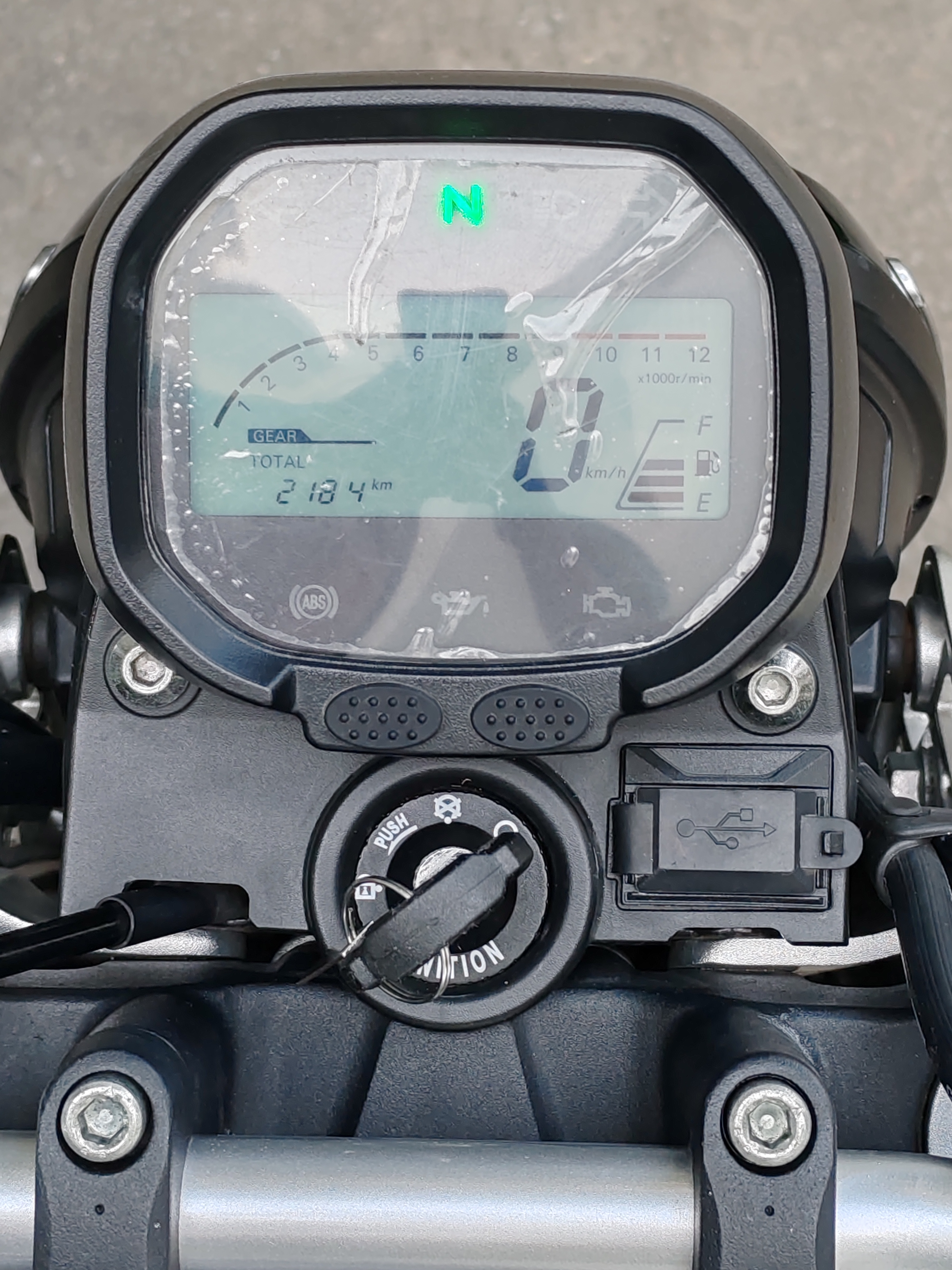 motores y pasolas - Loncin AC4 250C color negro Seminueva 5