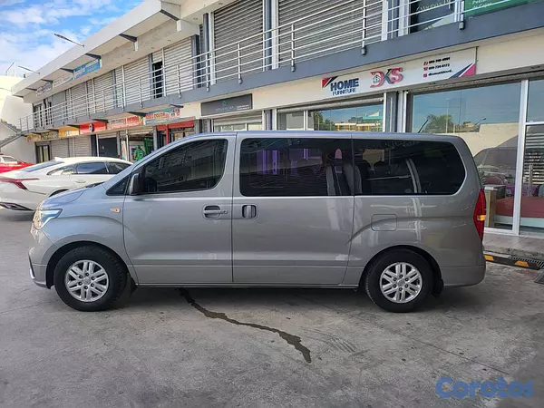 jeepetas y camionetas - HYUNDAI GRAND STAREX 2020 GRIS 7