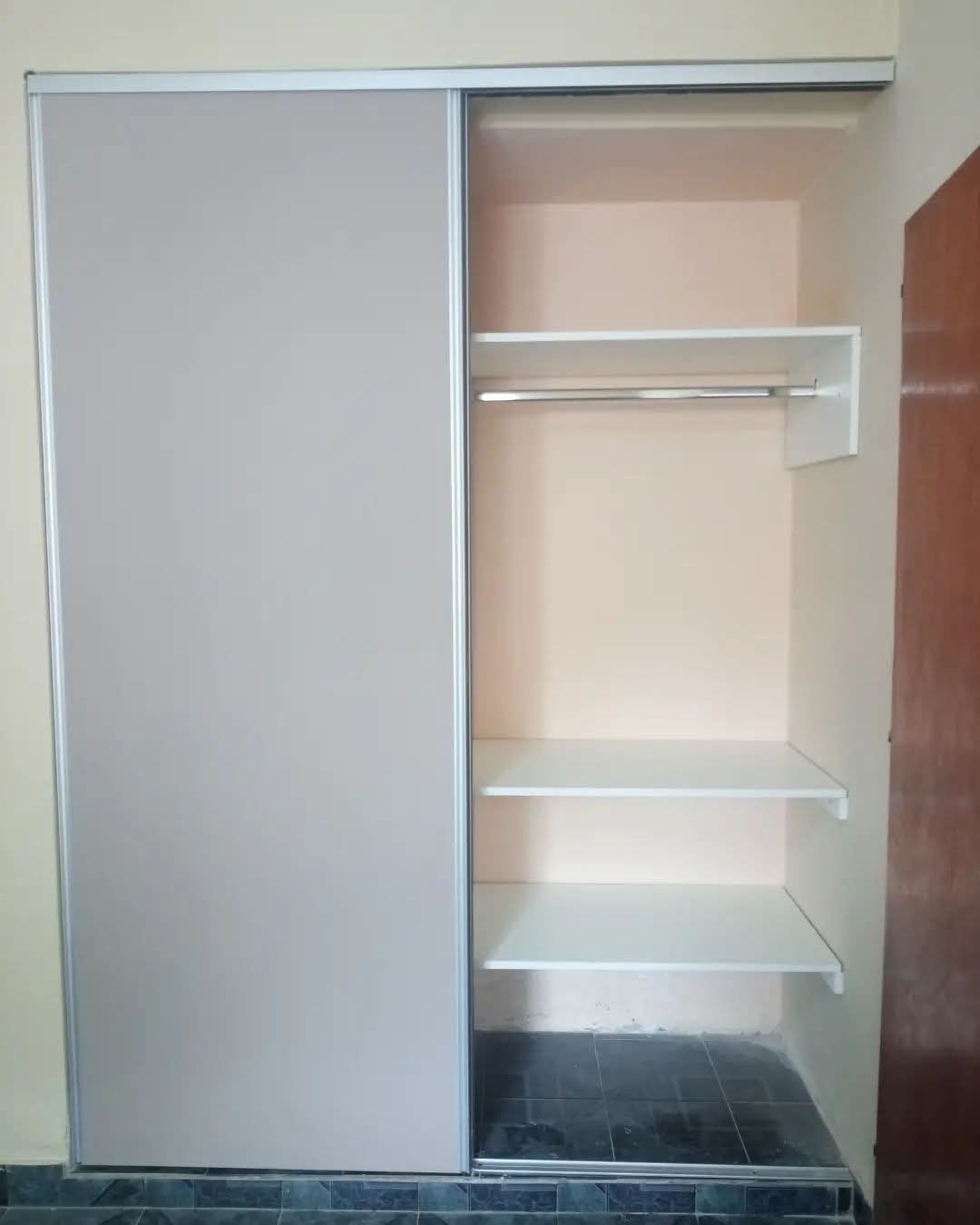 muebles y colchones - Puertas de closet en madera de Hidrofugo 🌱 color blanco 🤍 
