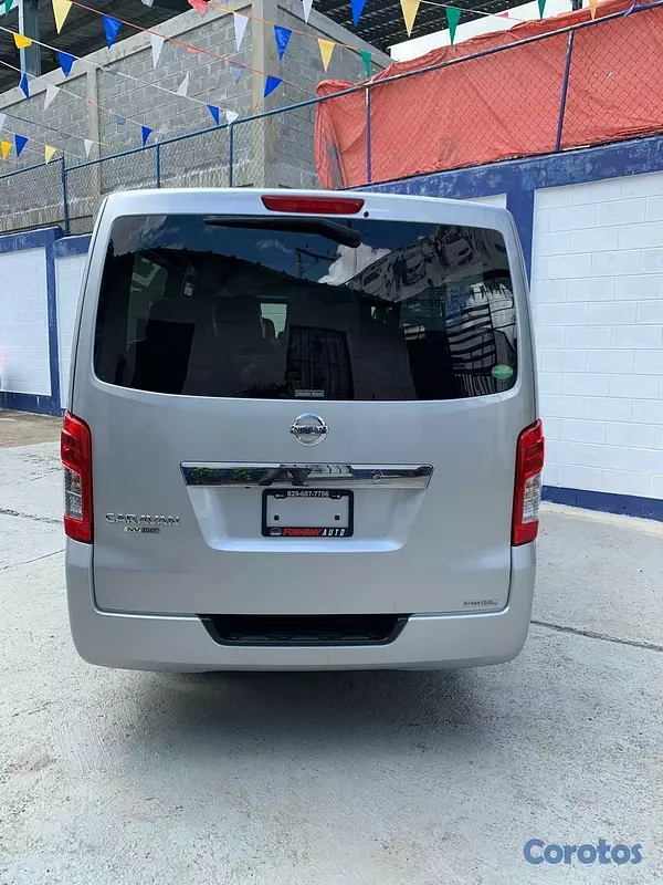 otros vehiculos - NISSAN NV350 CARAVAN  4