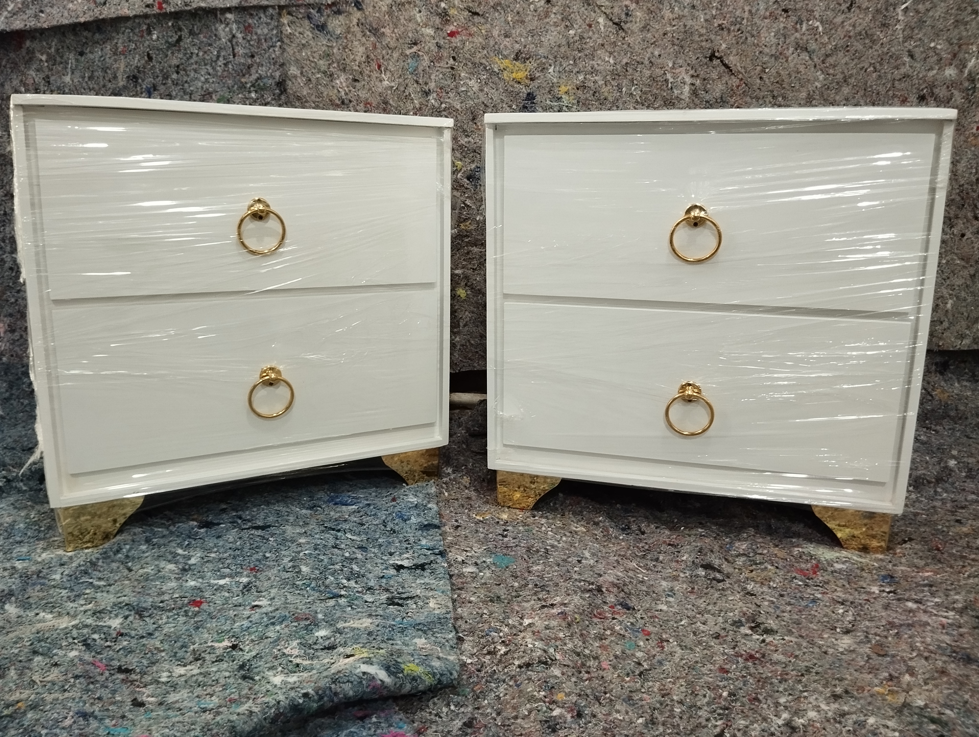 muebles y colchones - Mesas de noche en color blanco 🤍 con dorado  1