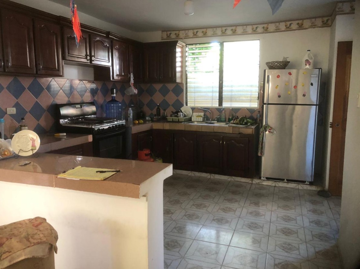 casas - Casa de 2 niveles en Venta en Santiago