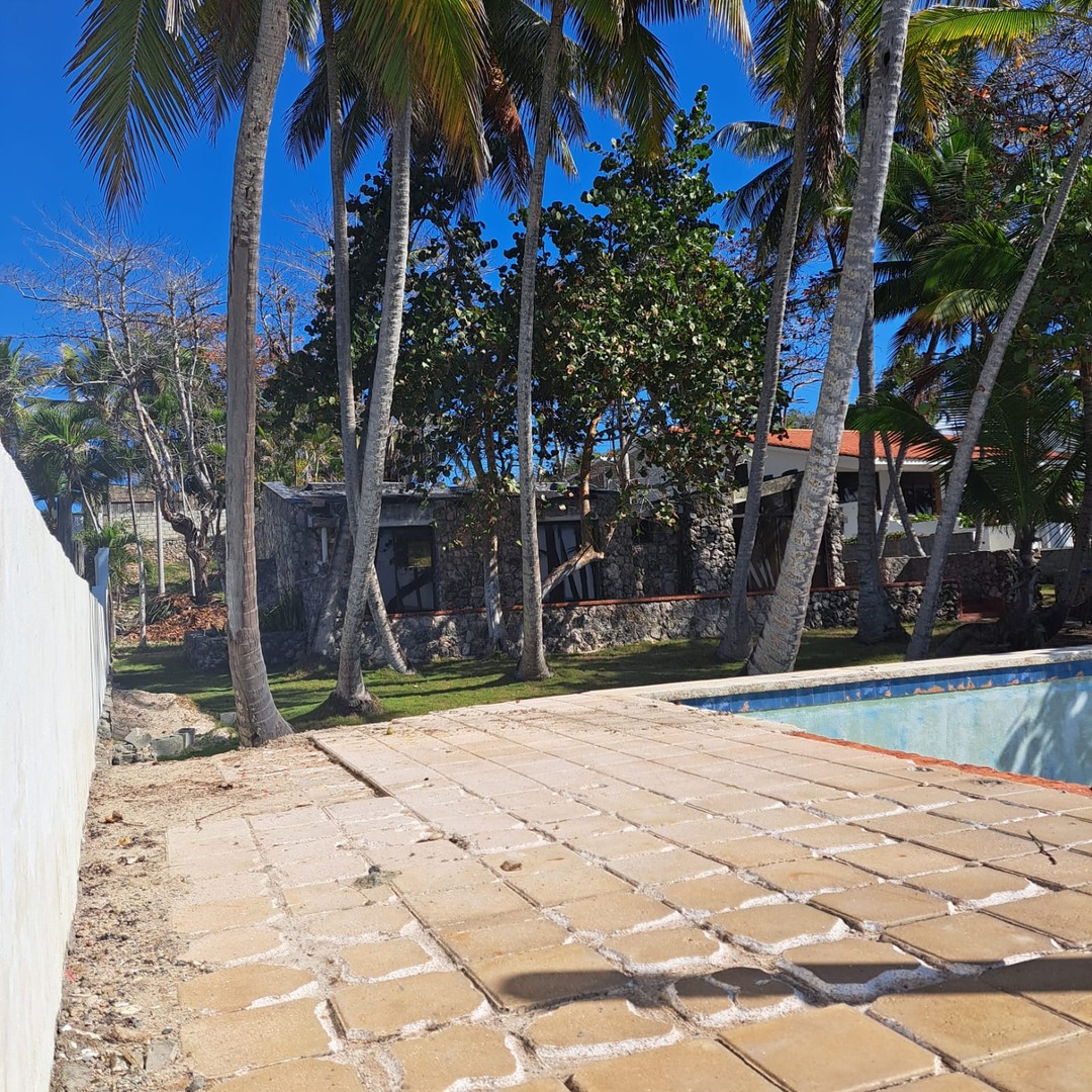 solares y terrenos - Vendo Terreno Boca Chica Zona Exclusiva Frente Al Mar
con Casa de 300 metros 
 8