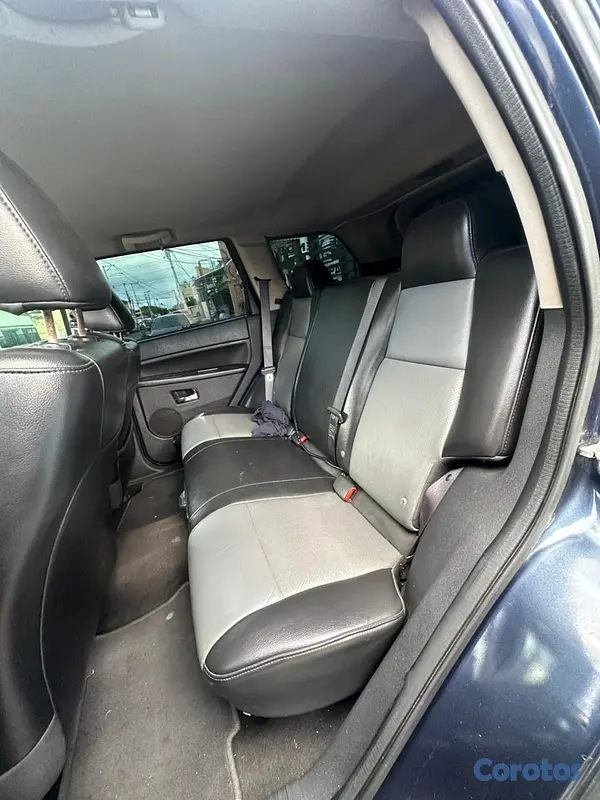 jeepetas y camionetas - Jeep Grand Cherokee Laredo 4x4 2010 7