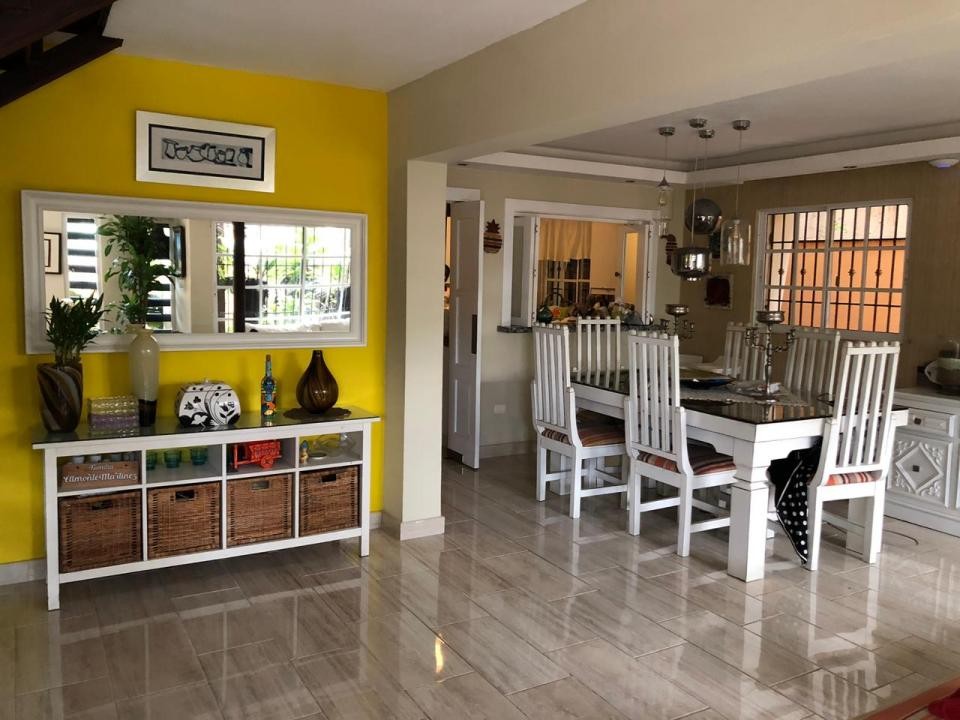 casas - Hermosa residencia en el sector de La Castellana. 493 mt2. 4Hab 4