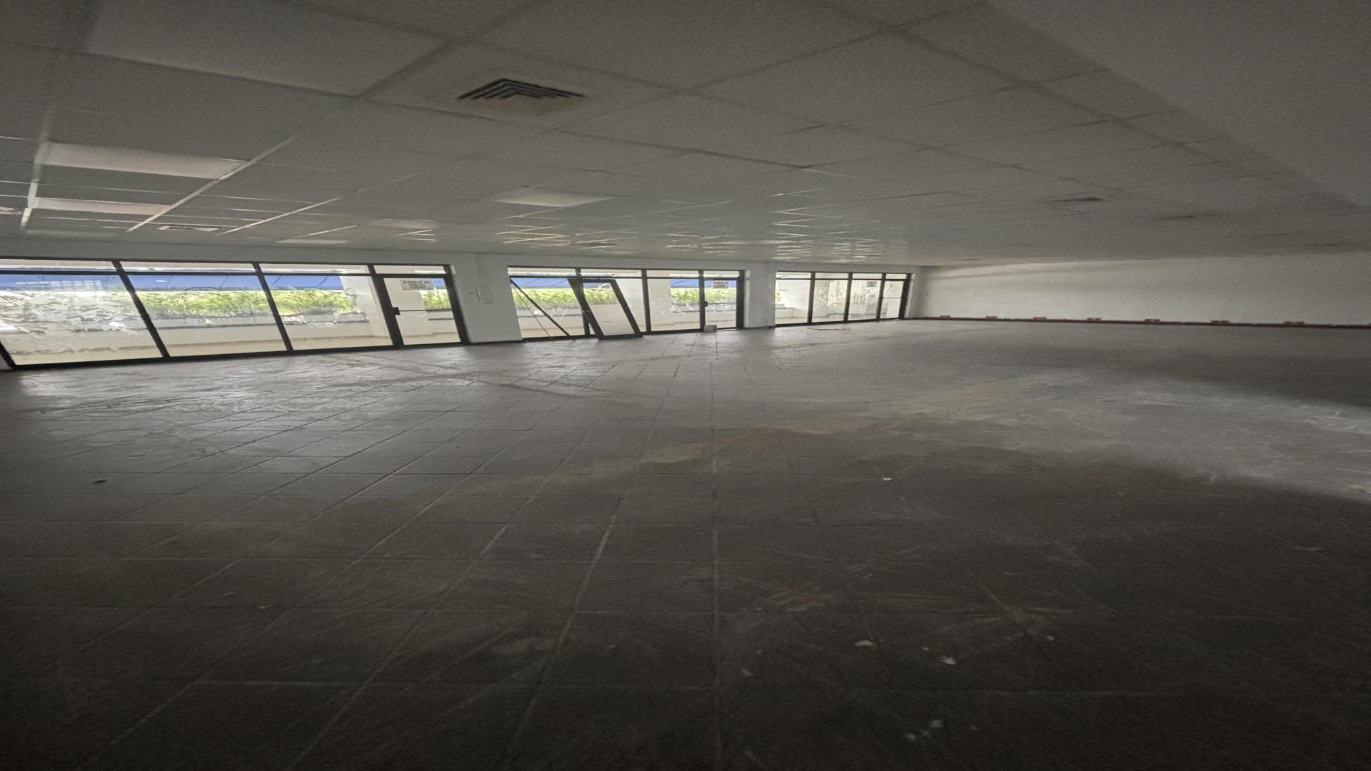 oficinas y locales comerciales - Alquiler Local Comercial Naco 2do piso 228Mts 3