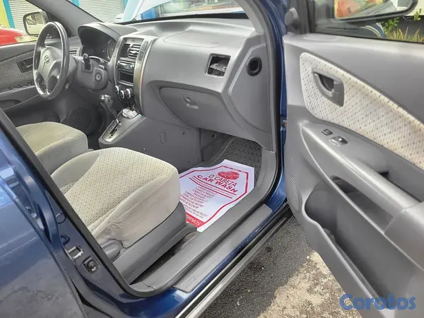 jeepetas y camionetas - Hyundai Tucson  2005 – Precio Negociable 7