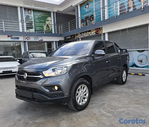 jeepetas y camionetas - KGM REXTON 2021 GRIS OSCURO DIESEL 3