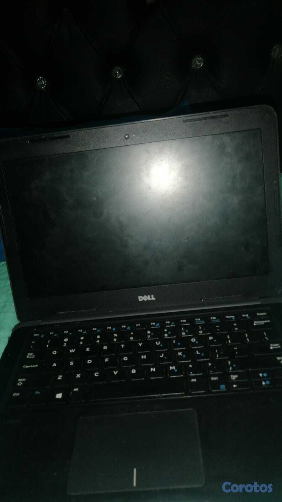 computadoras y laptops - vendo mi laptop DELL latitude 3380 tiene DDR4 con GB4  1