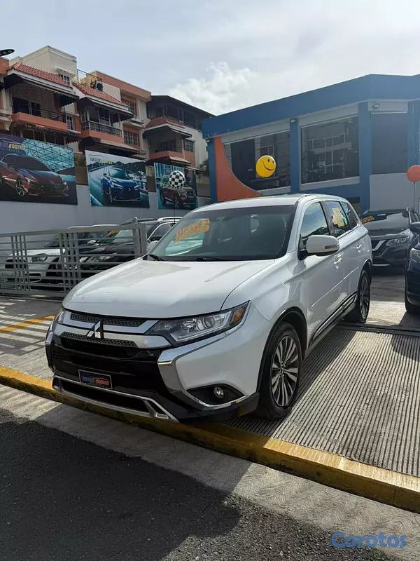 jeepetas y camionetas - Mitsubishi Outlander SE 2020 6
