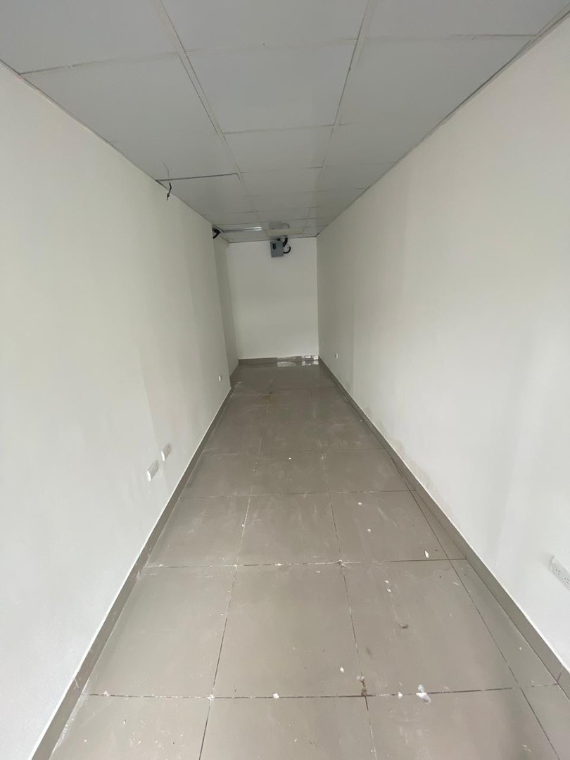 oficinas y locales comerciales - Rento Local en 1er Piso en Camino Chiquito Viejo Arroyo Hondo
Código: PD210 0
