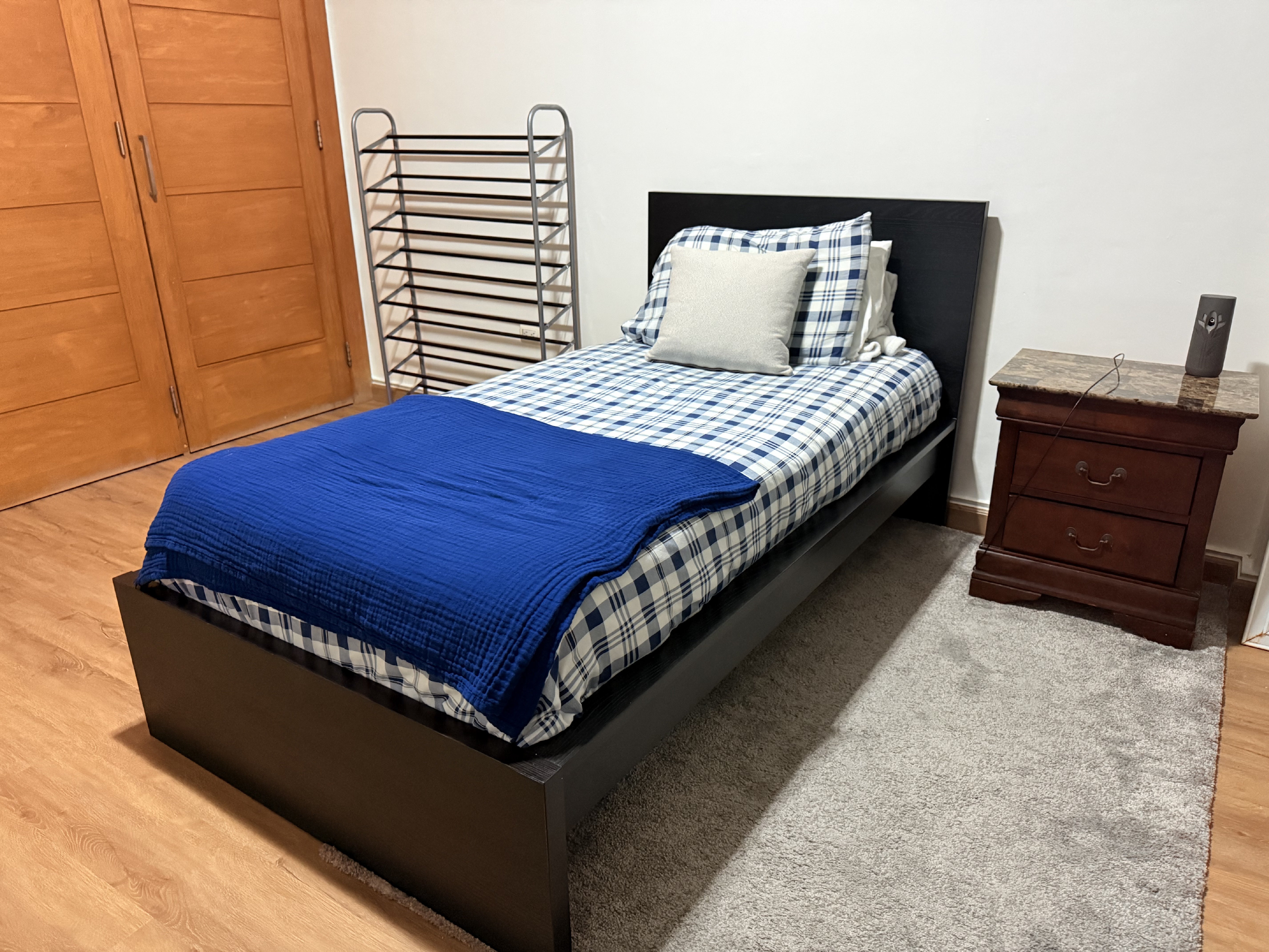 muebles y colchones - Juego de habitación completo (cama twin, mesa de noche, guardarropa)
