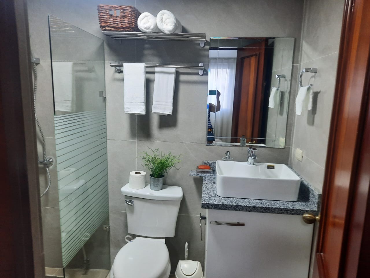 apartamentos - Alquiler Apartamento Ameublado de 2 Habitaciones, Naco, Santo Domingo 9