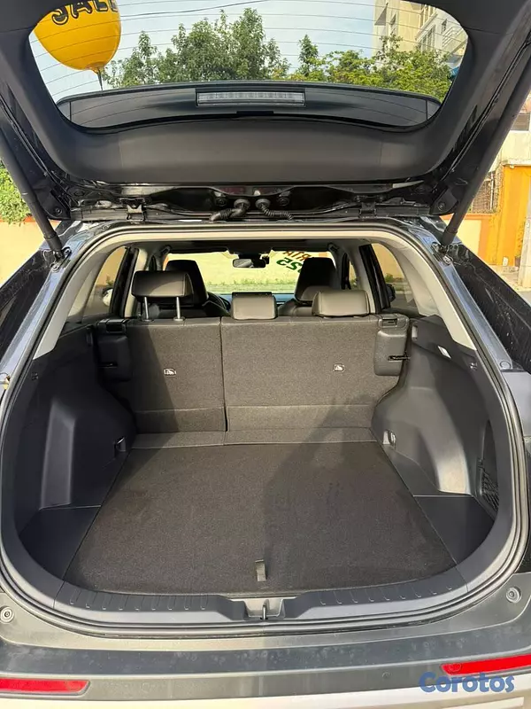 jeepetas y camionetas - Toyota Rav4 XLE 2025 7
