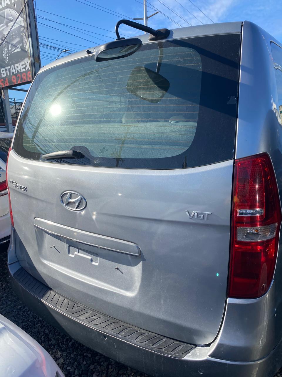 jeepetas y camionetas - HYUNDAI GRAND STAREX 2018 GRIS DESDE: RD$1,270,000 5