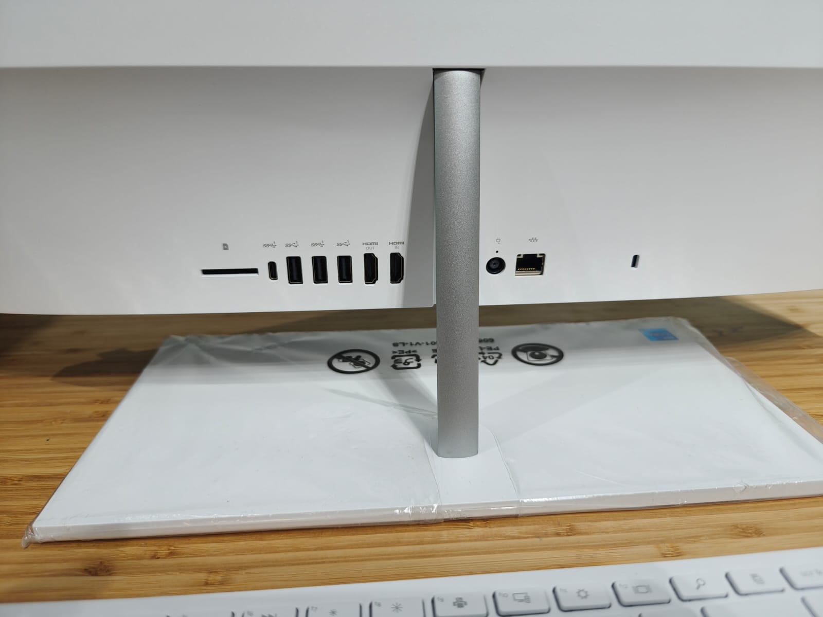 computadoras y laptops - HP All in One 27" IPS Ryzen 5 5625U Ram 8GB 256GB  3