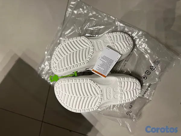 zapatos unisex - Crocs Unisex blanca size 9M 11W 4