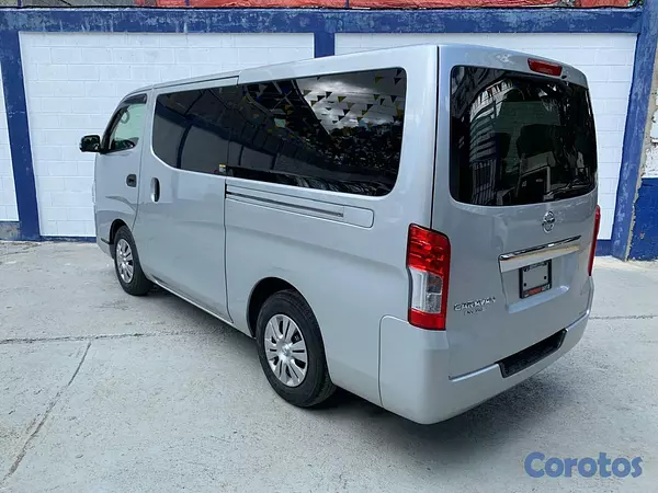 otros vehiculos - NISSAN NV350 CARAVAN  5
