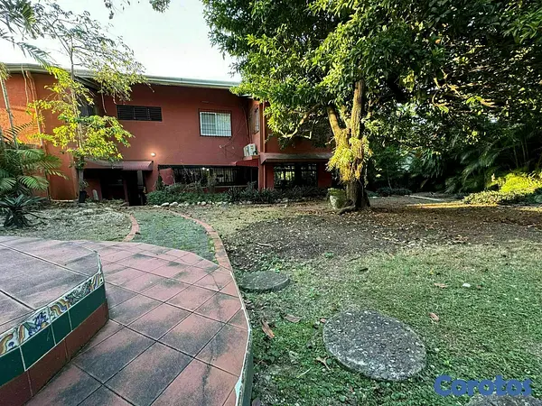 casas - Amplia casa en Arroyo Hondo II 6