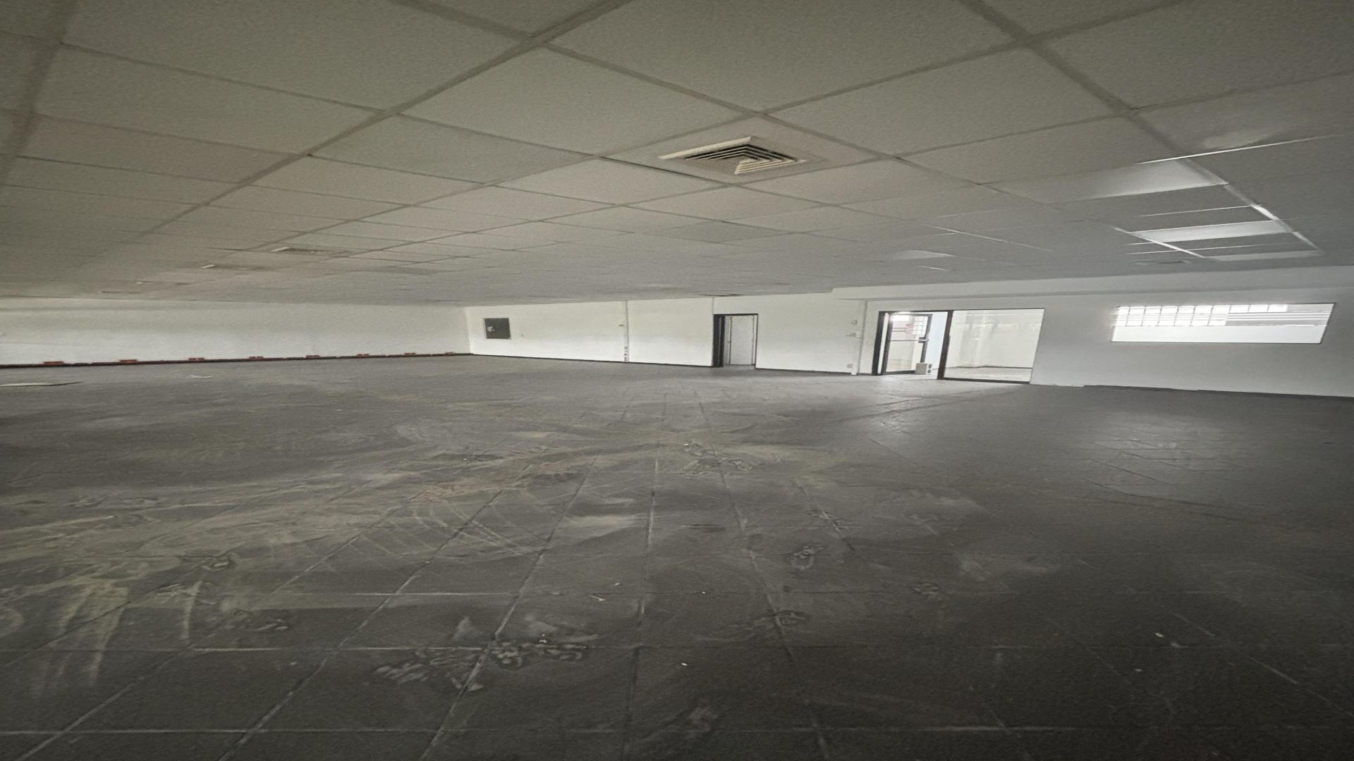 oficinas y locales comerciales - Alquiler Local Comercial Naco 2do piso 228Mts 4