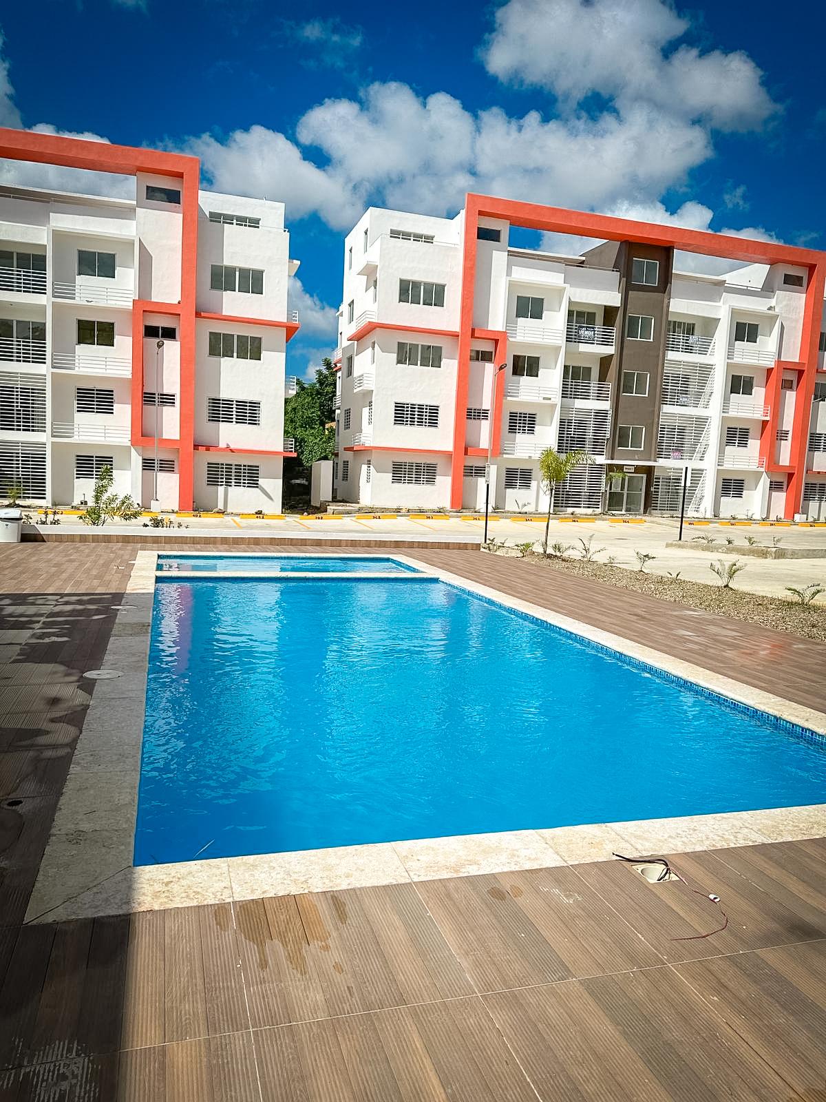 apartamentos - Apartamento 2do Nivel con Facil Accesibilidad